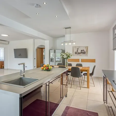 House Iris With Private Pool Vila Poreč
