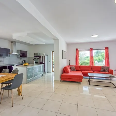 فيلة House Iris With Private Pool *
