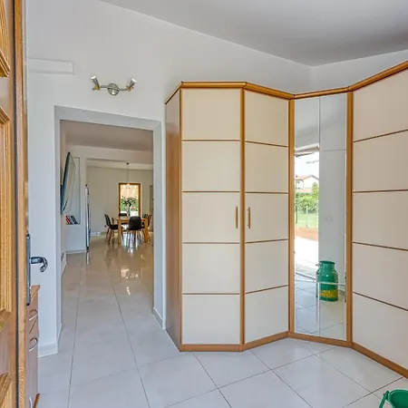 House Iris With Private Pool Vila