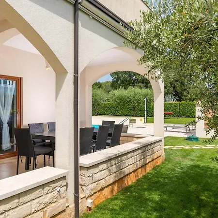 House Iris With Private Pool Poreč