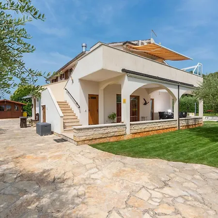 House Iris With Private Pool Vila
