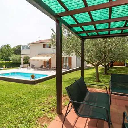 House Iris With Private Pool * بوريتش