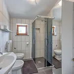 House Iris With Private Pool