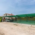 House Iris With Private Pool Vila *