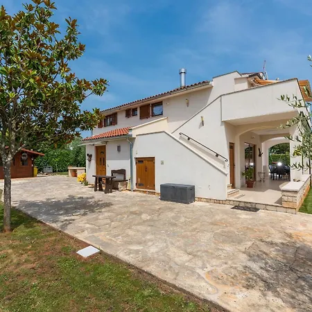 House Iris With Private Pool فيلة بوريتش