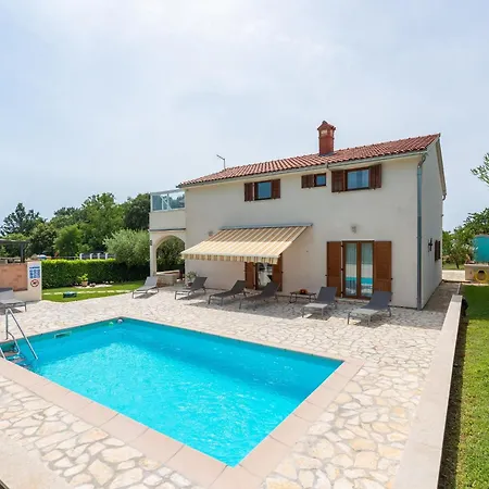 House Iris With Private Pool * بوريتش