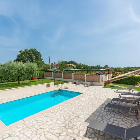 House Iris With Private Pool فيلة