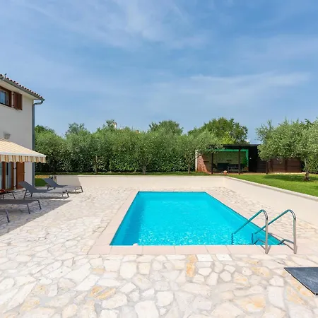 House Iris With Private Pool فيلة