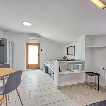 House Iris With Private Pool Vila