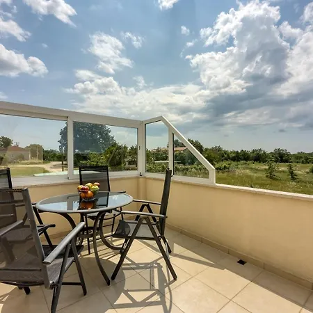 House Iris With Private Pool Πόρετς