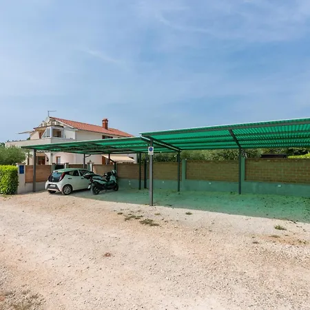 House Iris With Private Pool 빌라 *