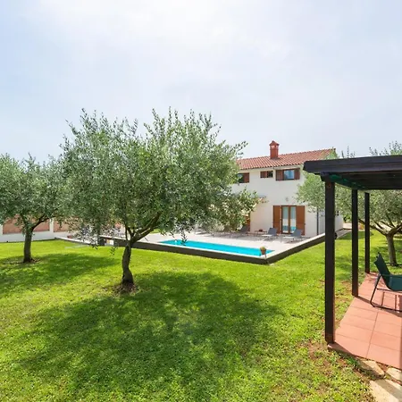 Willa House Iris With Private Pool Poreč