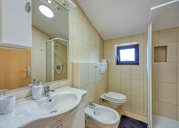 House Iris With Private Pool וילה פורץ