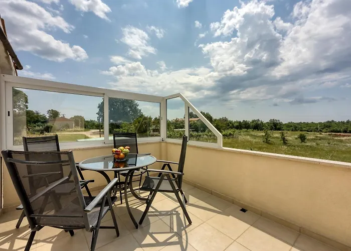 House Iris With Private Pool פורץ