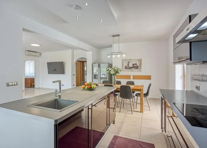 House Iris With Private Pool Villa Poreč