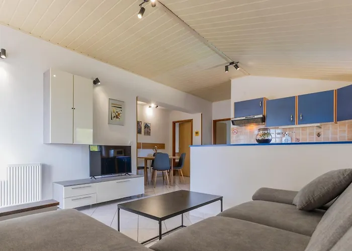 House Iris With Private Pool וילה