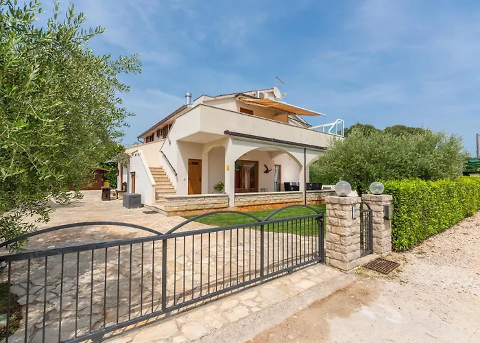 House Iris With Private Pool Villa *