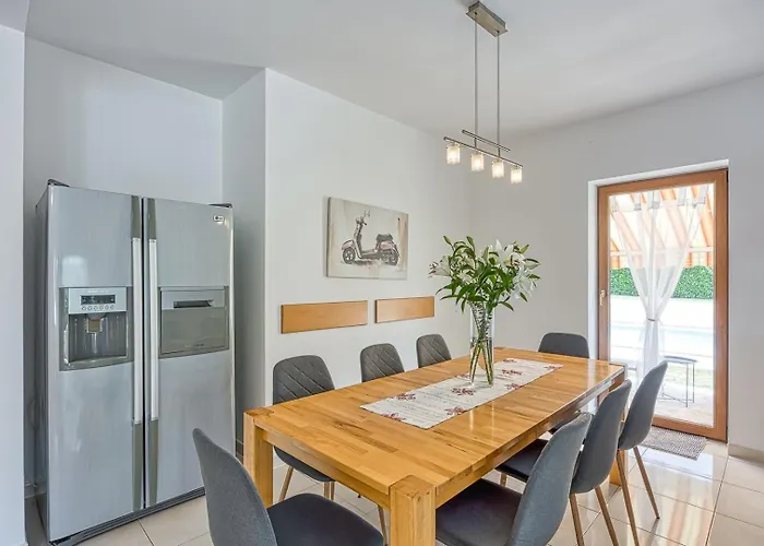 House Iris With Private Pool וילה פורץ