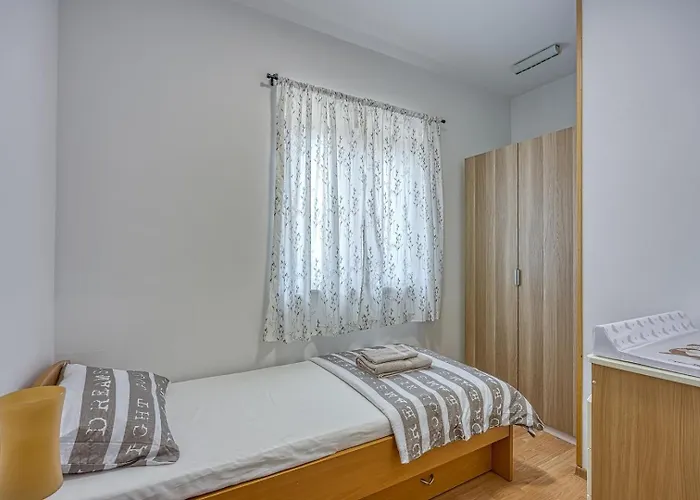 וילה House Iris With Private Pool פורץ