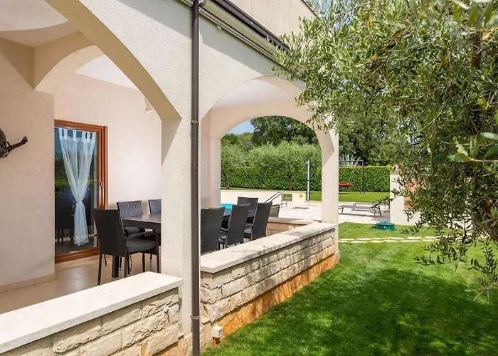 House Iris With Private Pool Poreč