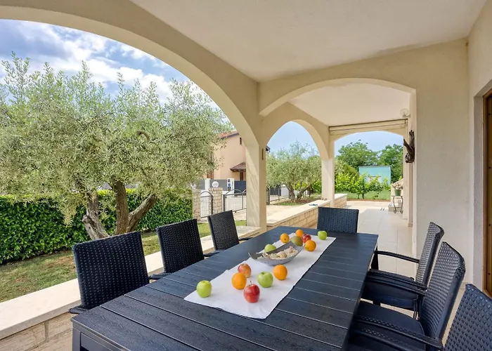 House Iris With Private Pool *