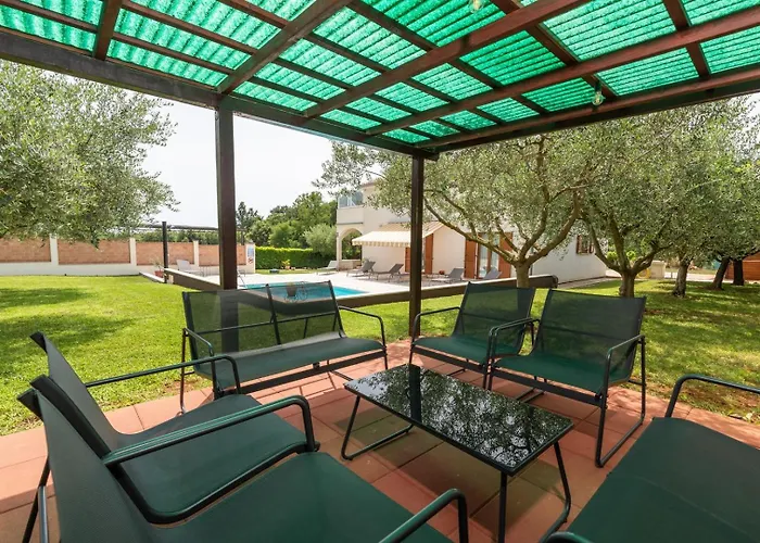 House Iris With Private Pool *